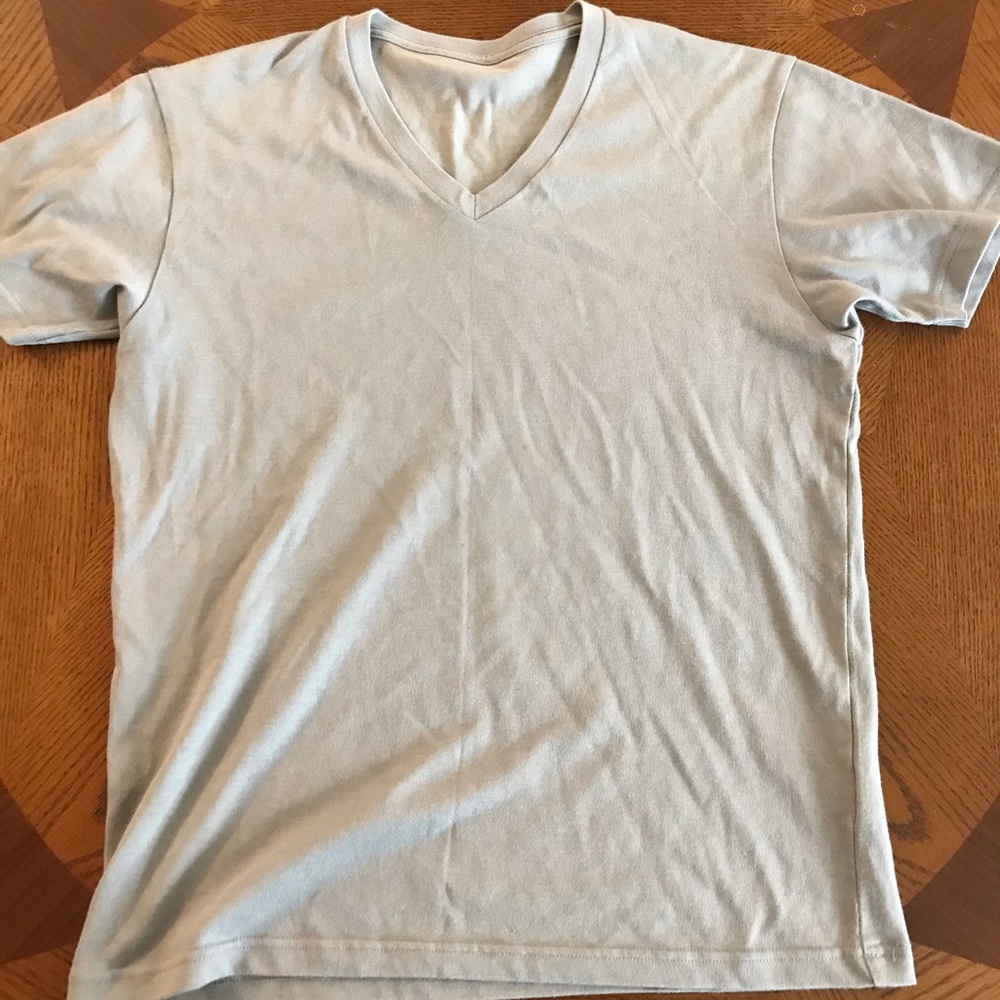 NWOT Uniqlo V-Neck grey slate t-shirt xs small